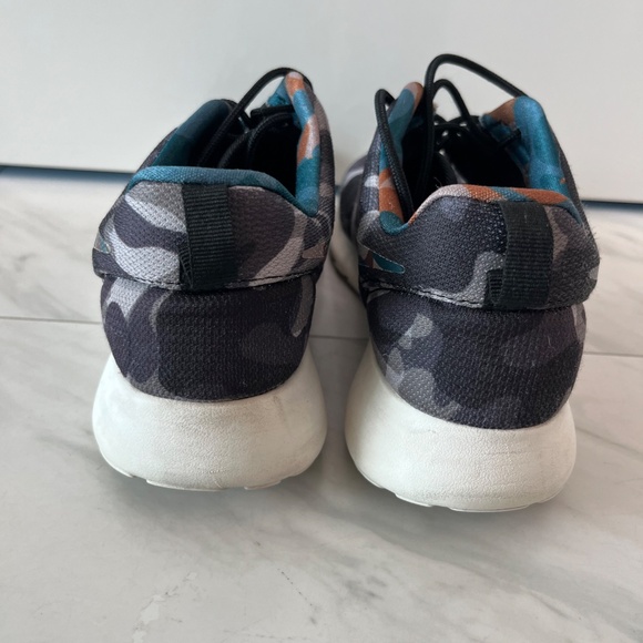 Nike Roshe One Camo Sneakers Multicolor – Size 7 Women - Picture 5 of 8